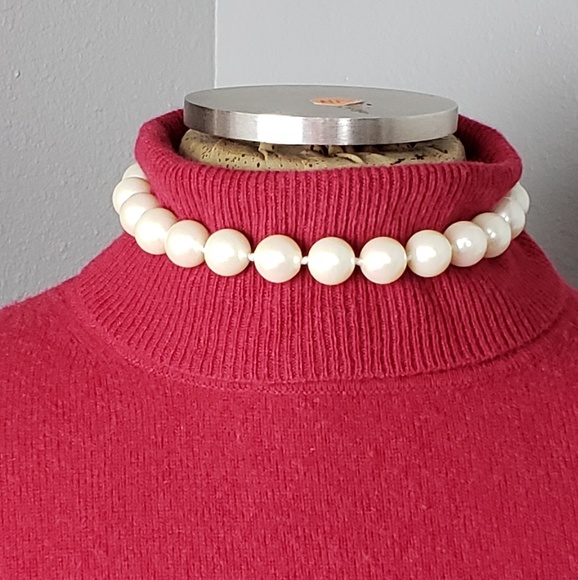 Ann Taylor Faux Pearl Necklace - Picture 4 of 8